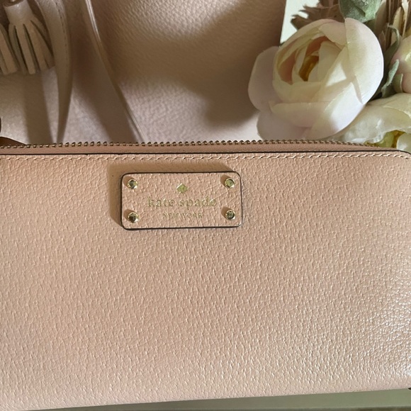 ♠️Kate Spade Hayes St. Blush Tote with matching blush long wallet♠️ - Picture 4 of 13